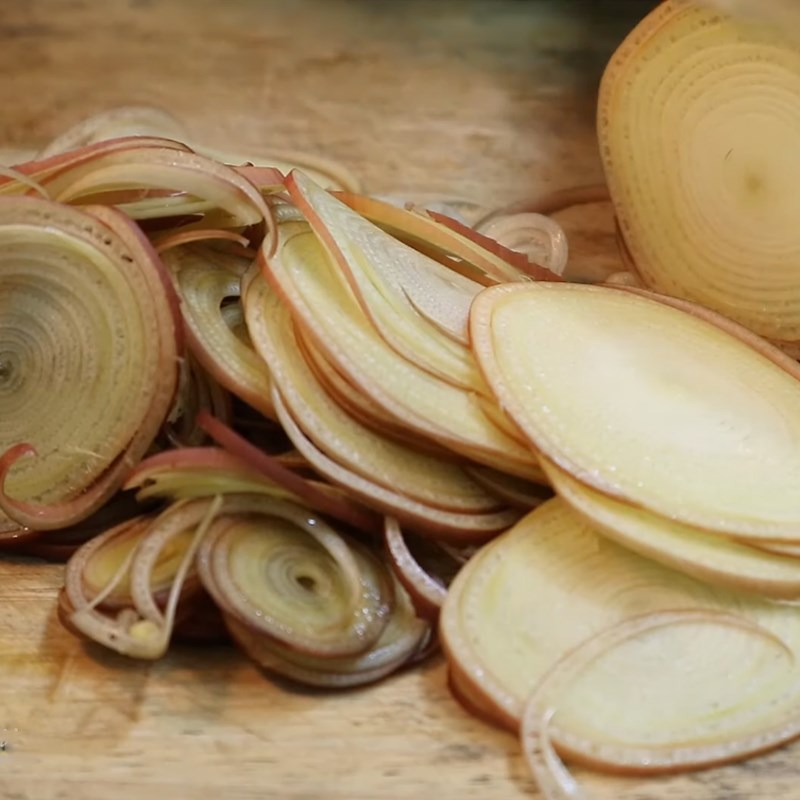 Bước 2 Sơ chế hoa chuối Gỏi da heo hoa chuối