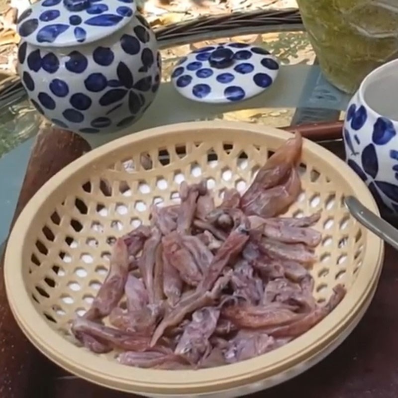 Bước 1 Sơ chế mực muối Mực muối rim me