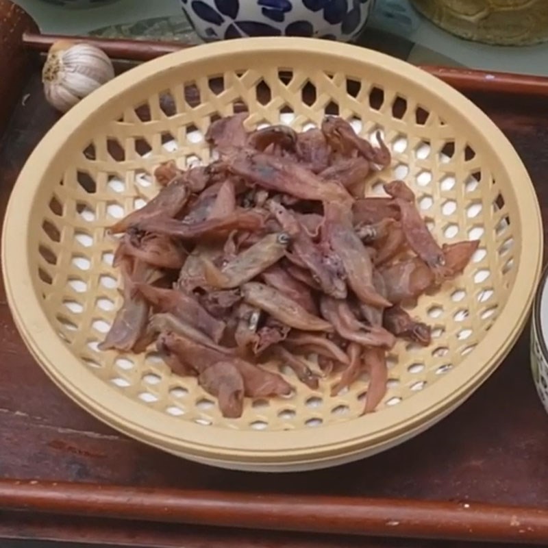 Bước 1 Sơ chế mực muối Mực muối rim me