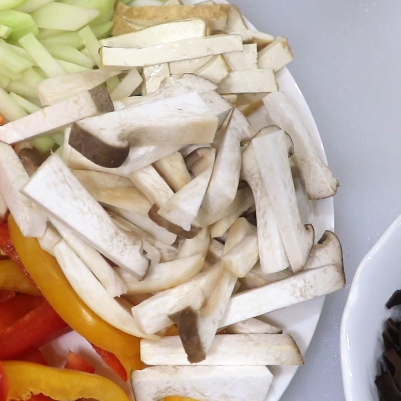 Bước 1 Sơ chế nấm Mì xào thập cẩm chay rau củ nấm