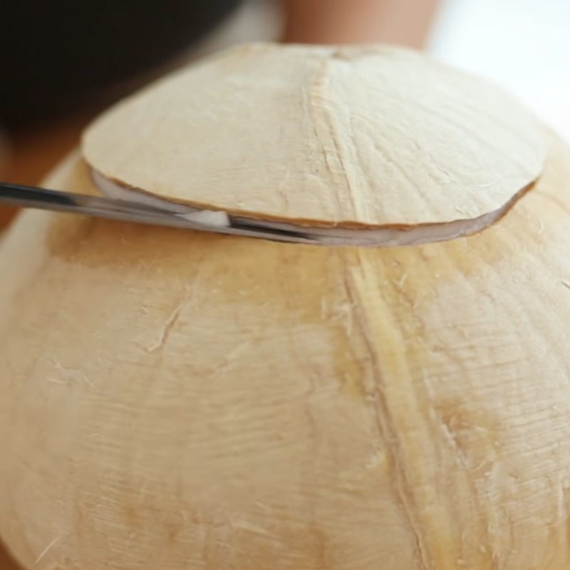 Bước 1 Sơ chế nguyên liệu Tổ yến chưng nước dừa