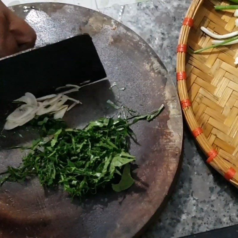 Bước 1 Sơ chế nguyên liệu Ếch trộn lá lốt nướng giấy bạc