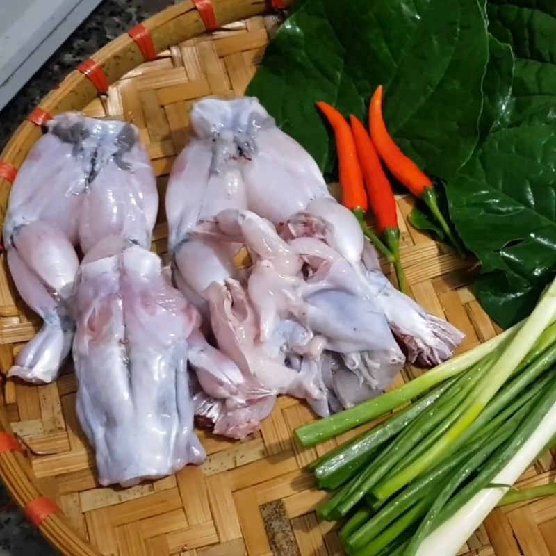 Bước 1 Sơ chế nguyên liệu Ếch trộn lá lốt nướng giấy bạc