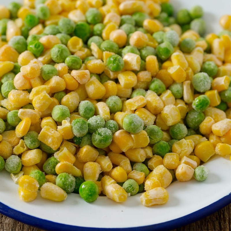 Bước 1 Sơ chế nguy&ecirc;n liệu Cơm thịt g&agrave; c&agrave; chua