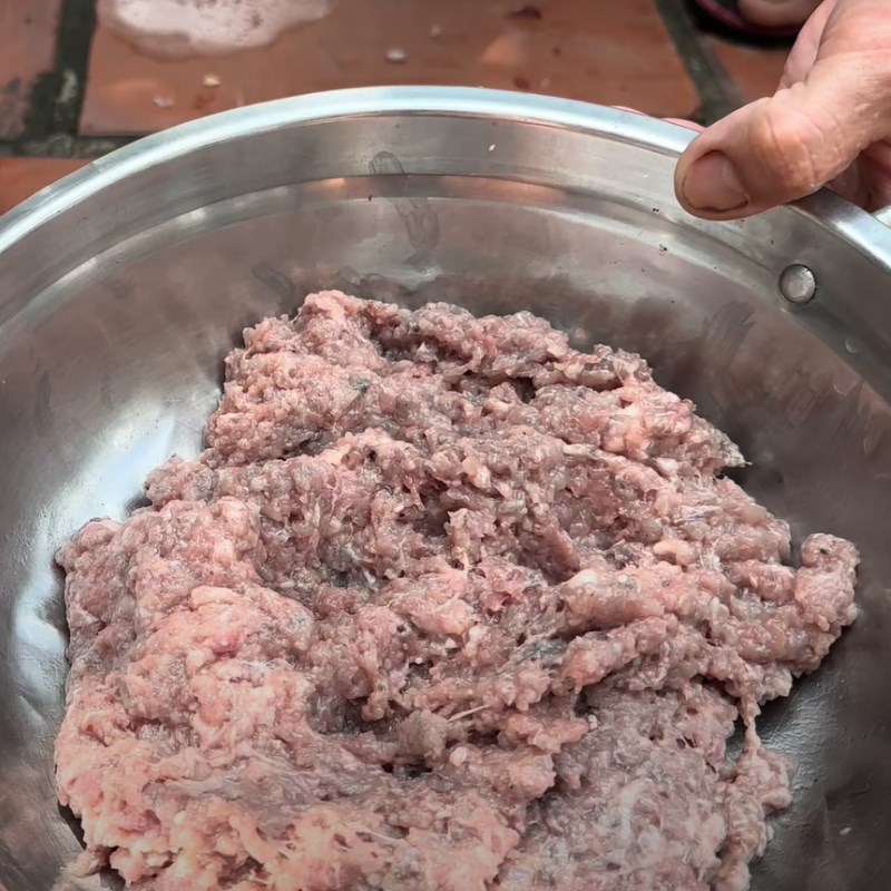 Bước 2 Sơ chế rắn mối Rắn mối nướng l&aacute; lốt