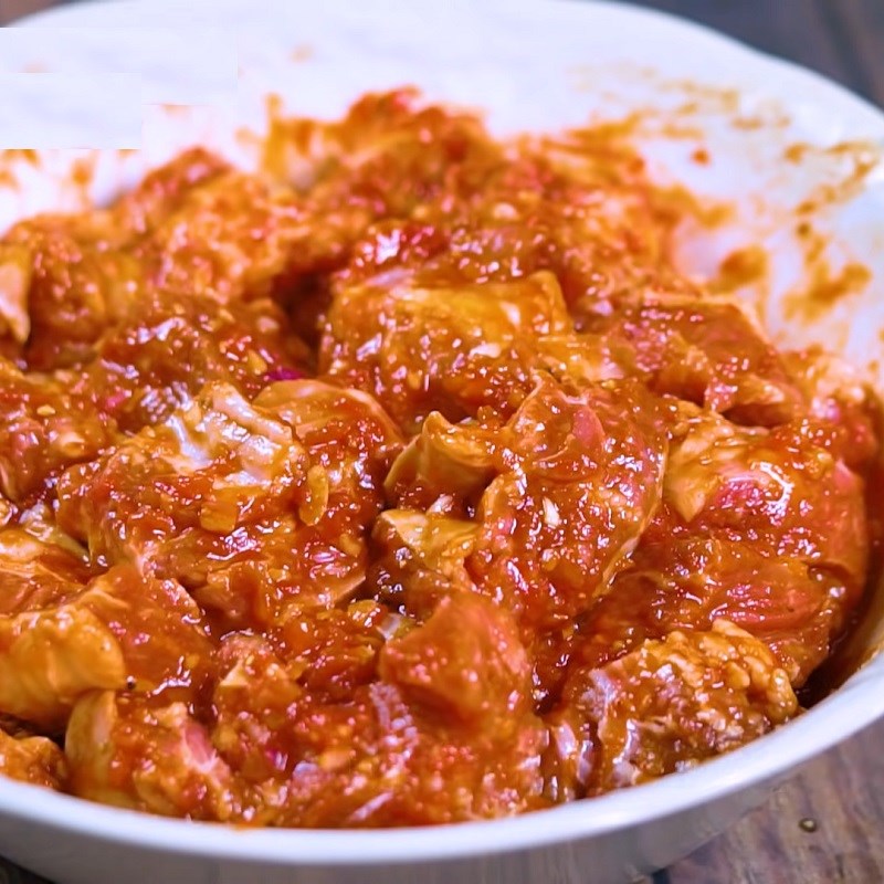 Bước 2 Sơ chế và ướp thịt bò Lagu bò nấu đậu