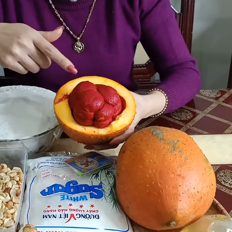 Bước 1 Sơ chế và xay gấc Chè lam gấc