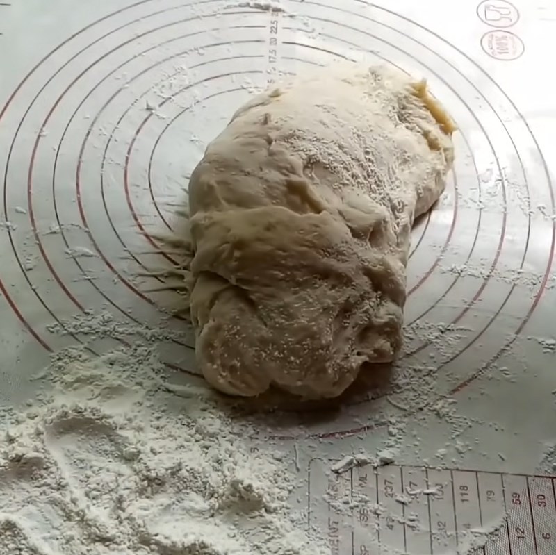 Bước 3 Tẩm mè và cán bột Bánh tiêu đặc ruột