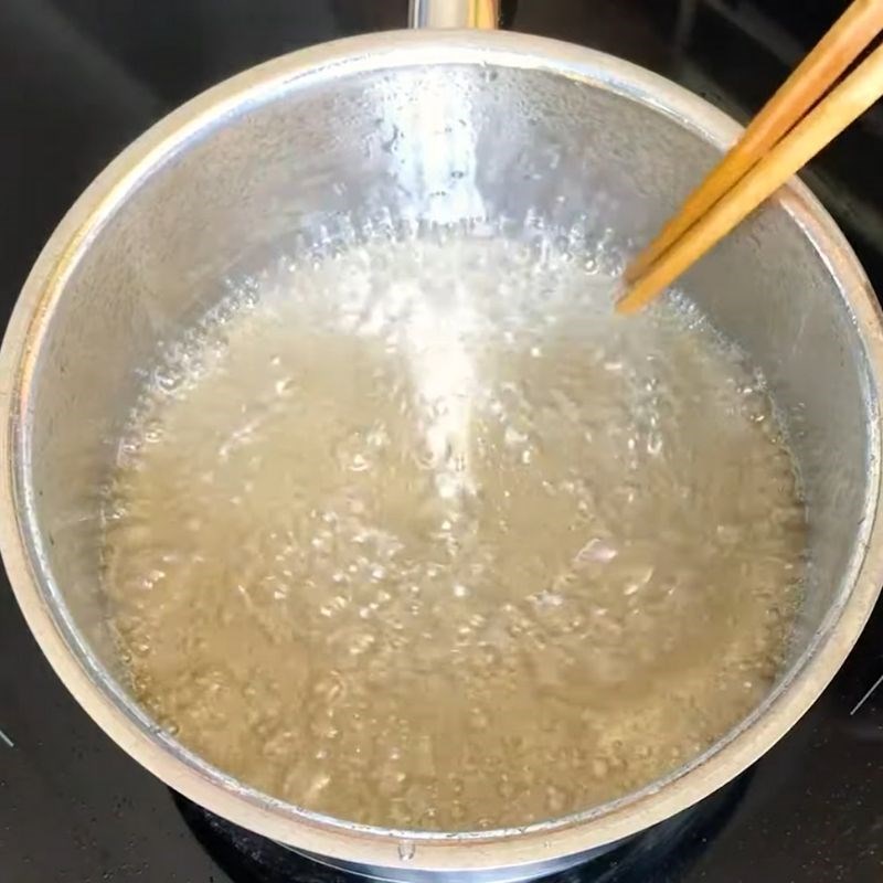 Bước 1 Thắng đường caramel B&aacute;nh flan tr&agrave; xanh