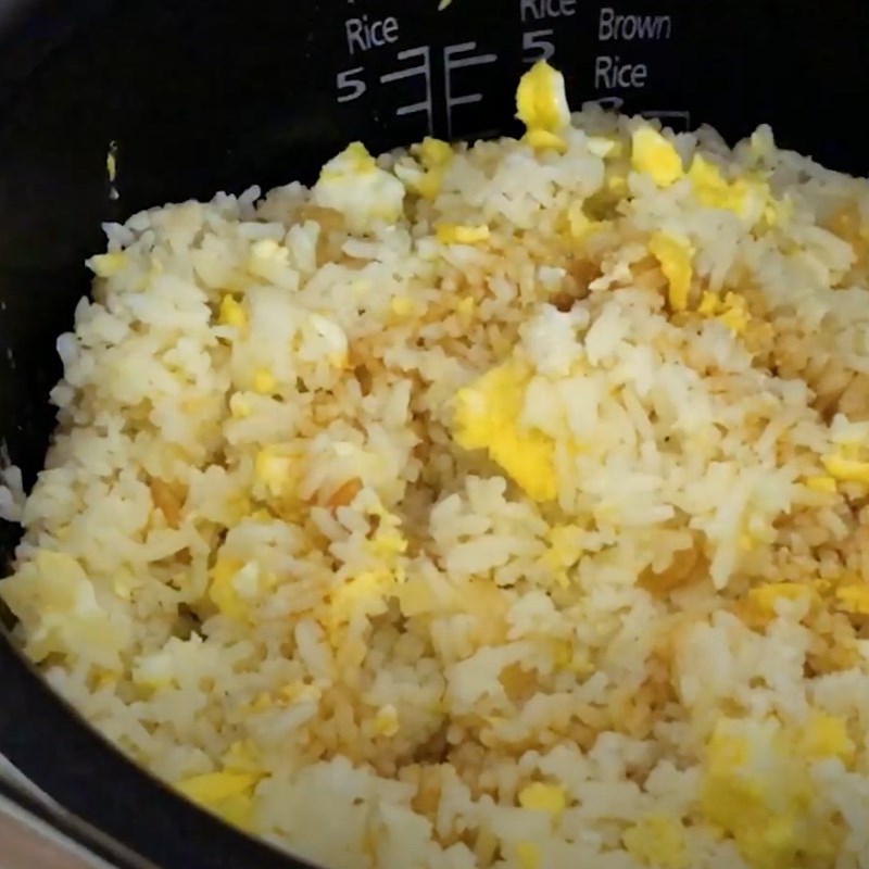 Bước 4 Th&agrave;nh phẩm Cơm chi&ecirc;n trứng t&ocirc;m kh&ocirc;