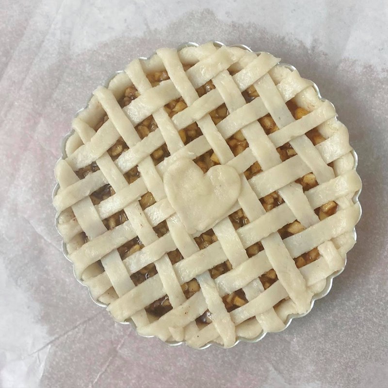 Bước 5 Trang trí và nướng bánh Bánh táo nướng truyền thống