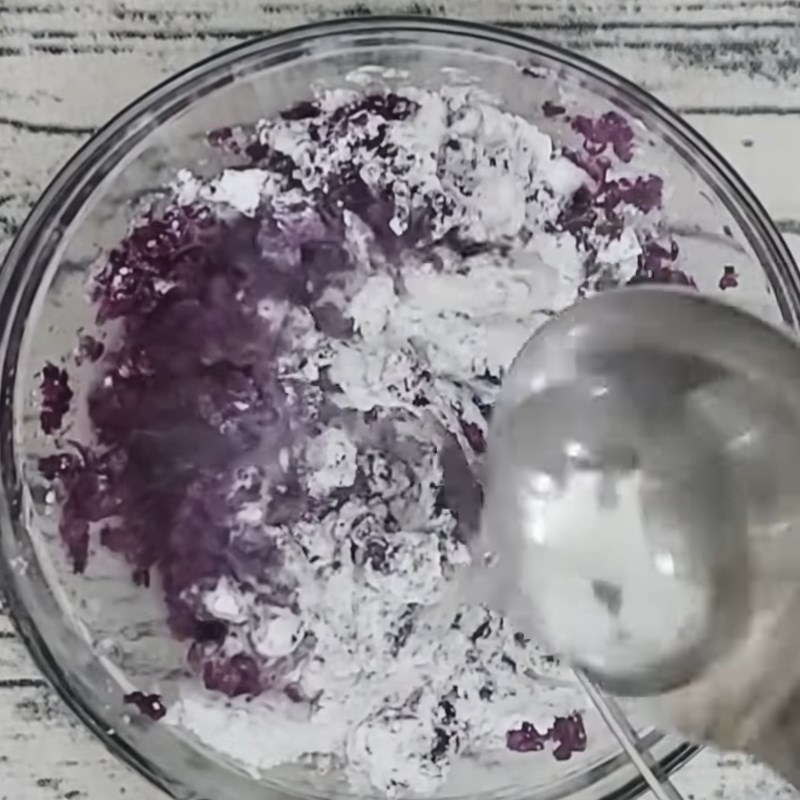 Bước 2 Trộn bột Trân châu khoai lang tím