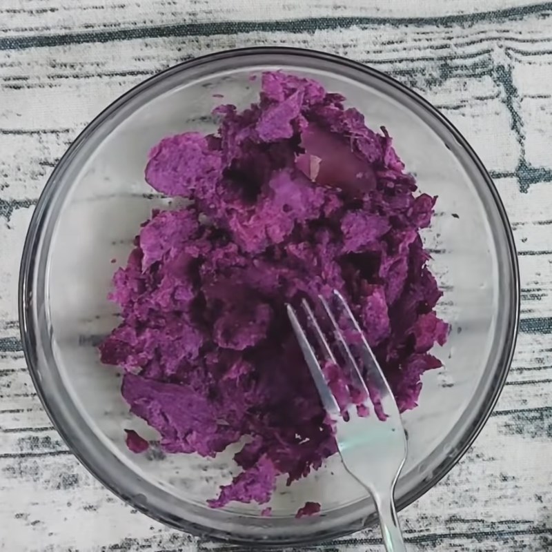 Bước 2 Trộn bột Trân châu khoai lang tím