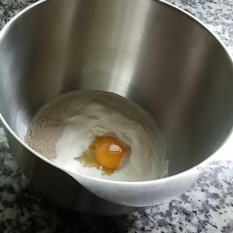 Bước 1 Trộn hỗn hợp bột Bánh tiêu đặc ruột