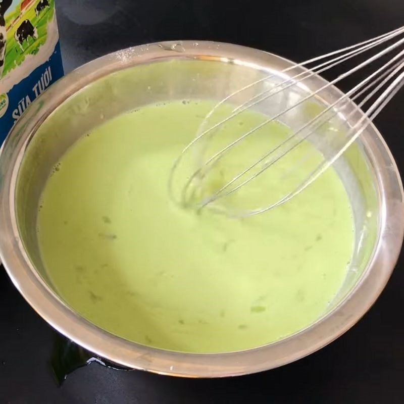 Bước 3 Trộn hỗn hợp flan tr&agrave; xanh B&aacute;nh flan tr&agrave; xanh