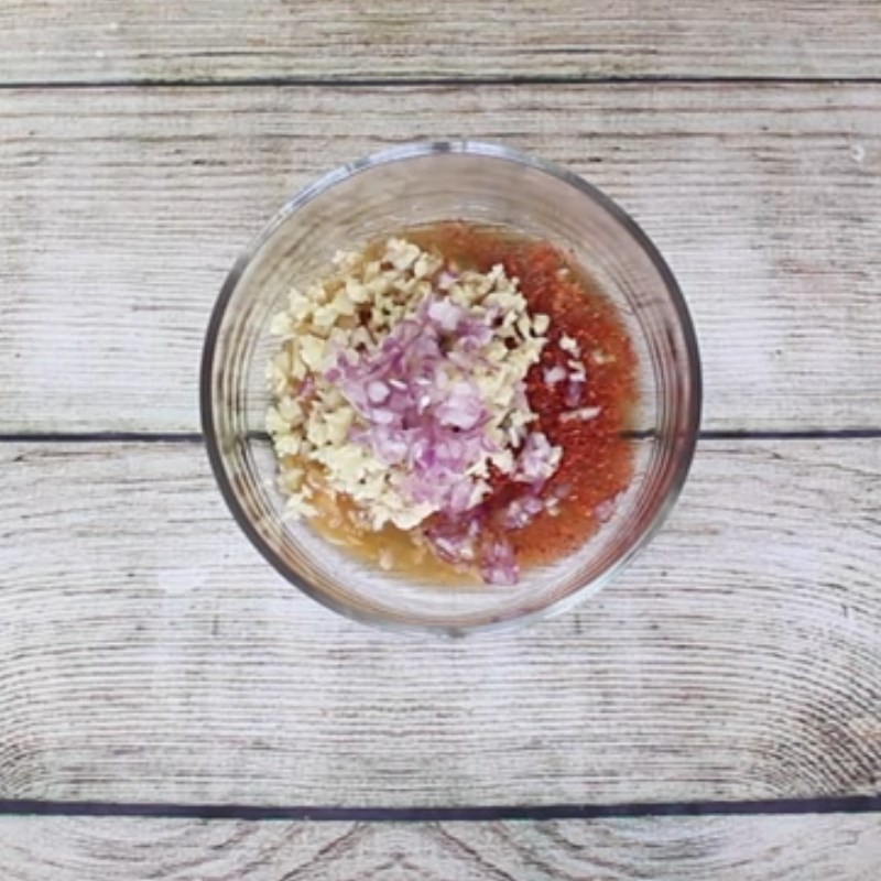 Bước 3 Trộn sốt gia vị Khô gà xé cay bằng lò nướng