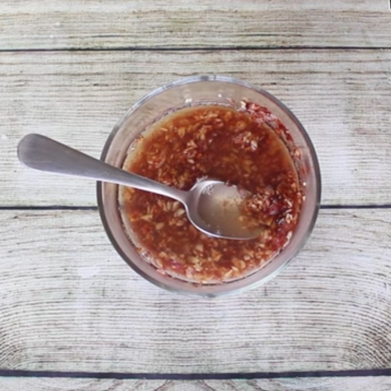 Bước 3 Trộn sốt gia vị Khô gà xé cay bằng lò nướng