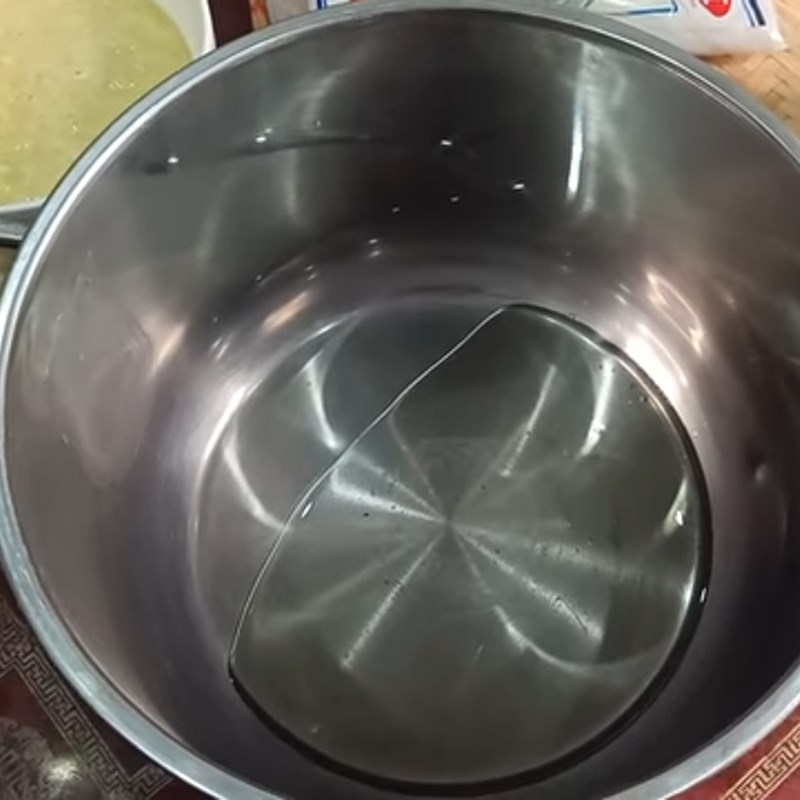 Bước 2 Trộn và nấu hỗn hợp gấc xay Chè lam gấc