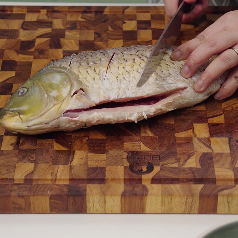 Bước 3 Ướp cá Cá chép hấp bia sả