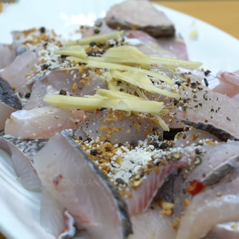 Bước 3 Ướp cá lóc Cháo cá lóc nước cốt dừa