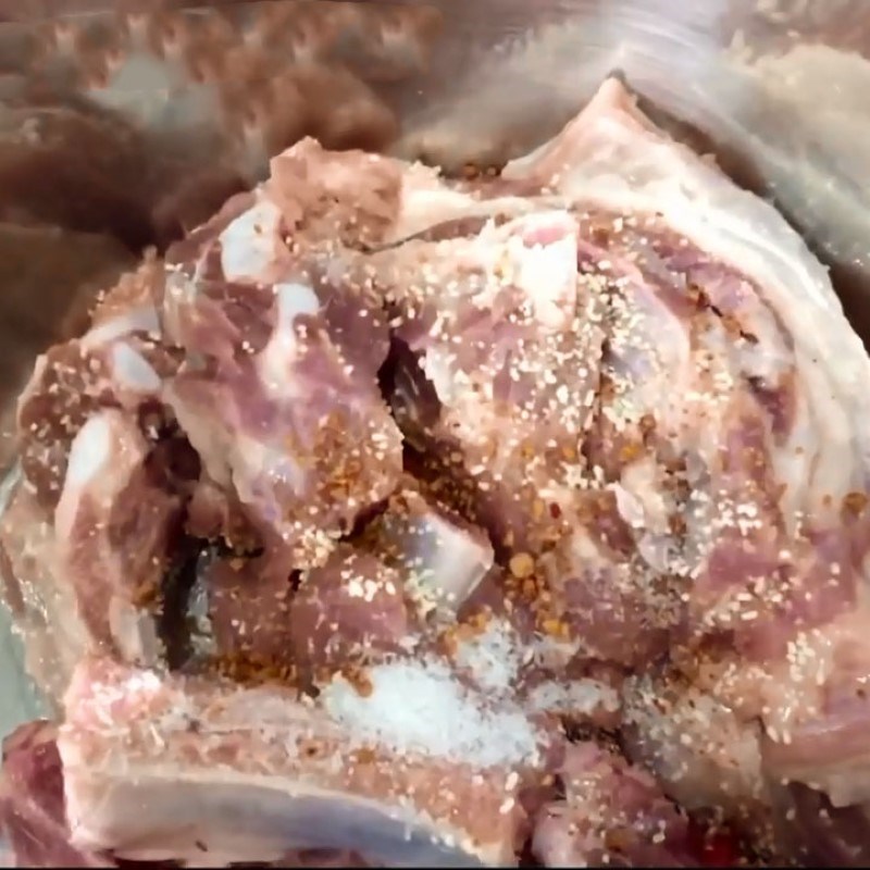 Bước 2 Ướp sườn Sườn nướng sa tế