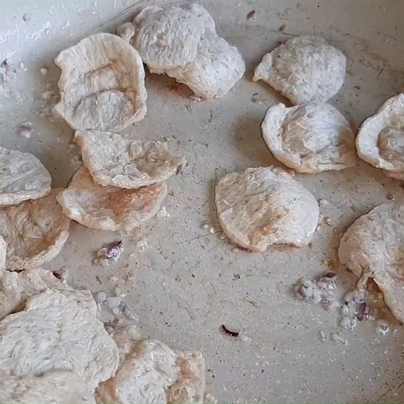 Bước 2 Xào thịt Thịt nướng thơm chay