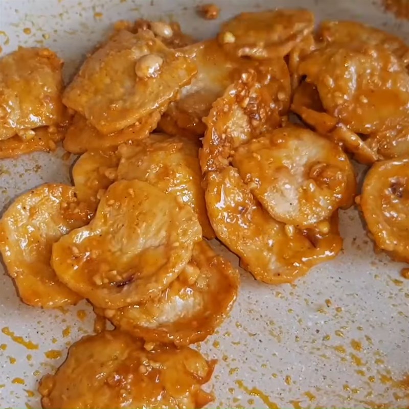 Bước 2 Xào thịt Thịt nướng thơm chay