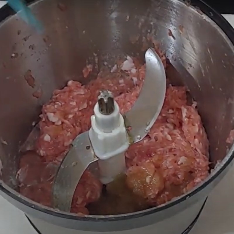 Bước 5 Xay chả lần 3 Chả lụa l&agrave;m bằng m&aacute;y xay thịt
