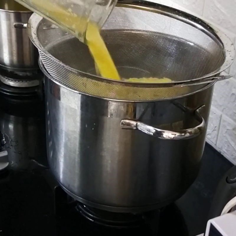 Bước 4 Xay nhuyễn bắp và lọc bã Sữa chua bắp