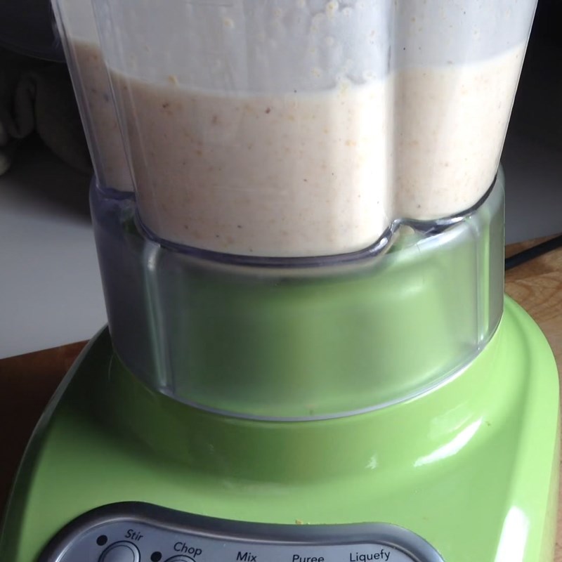 Bước 2 Xay sinh tố ngũ cốc chuối óc chó Sinh tố ngũ cốc chuối hạt óc chó