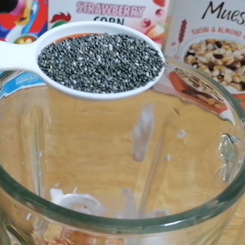 Bước 1 Xay sinh tố ngũ cốc sữa chua hạt chia Sinh tố ngũ cốc sữa chua hạt chia