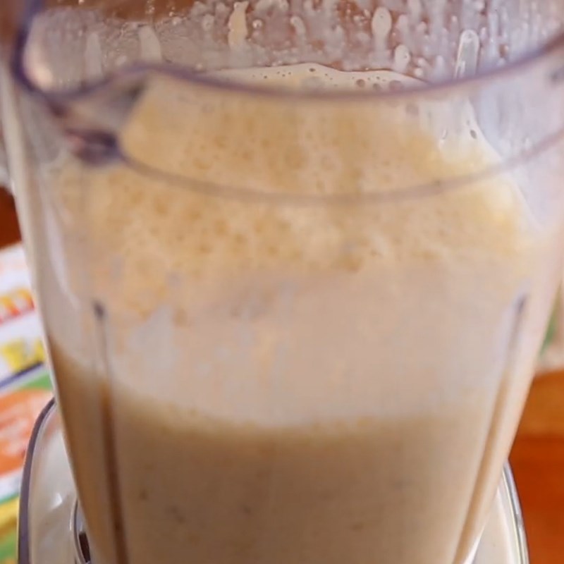 Bước 2 Xay sinh tố trứng gà với chuối Sinh tố trứng gà