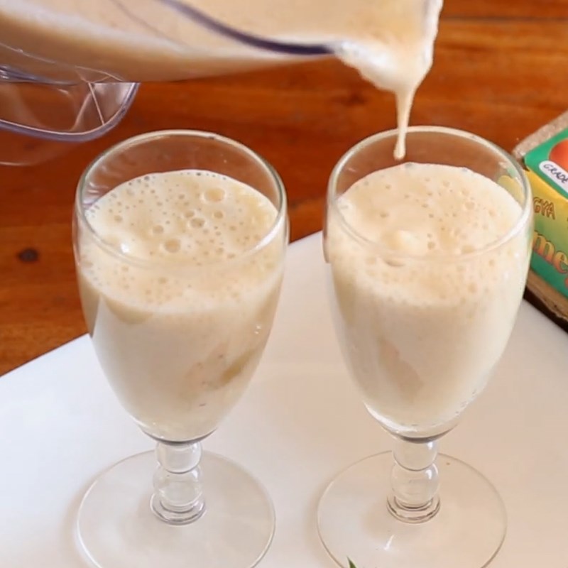 Bước 2 Xay sinh tố trứng gà với chuối Sinh tố trứng gà