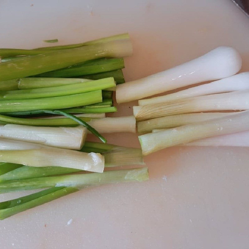 Bước 1 Sơ chế nguyên liệu Cá chép hấp bia sốt ớt cay