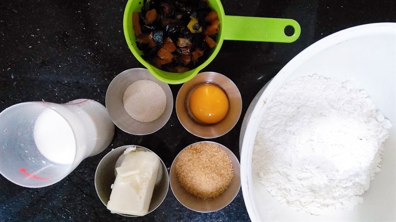 Nguyên liệu món ăn bánh mì trái cây - panettone