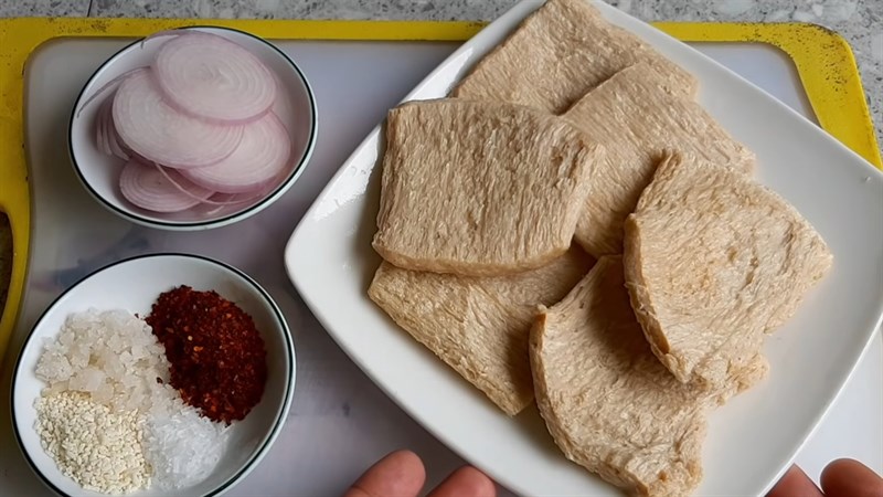 Nguyên liệu món ăn 2 cách làm khô cá đuối và khô cá tra chay