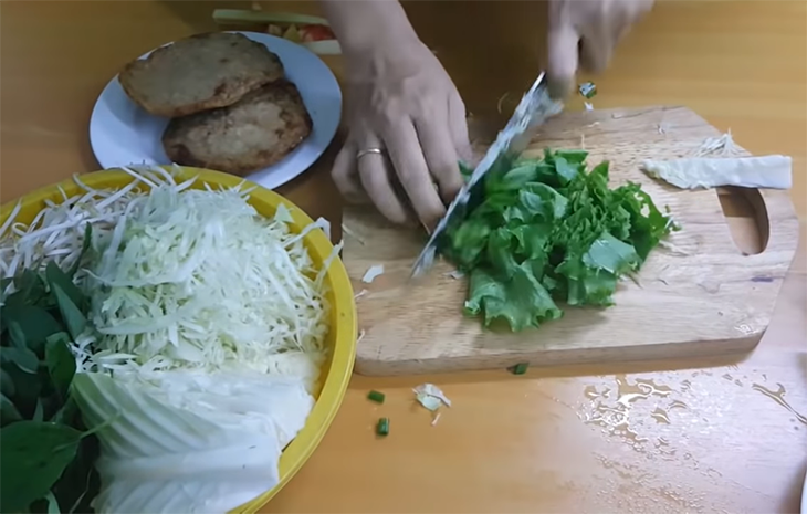 Bước 1 Sơ chế nguyên liệu Bún cá thu