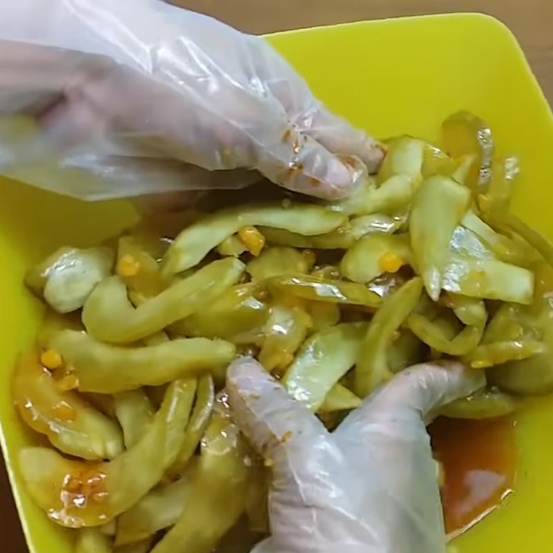 Bước 5 Trộn dưa với đường phèn Dưa mắm miền Tây