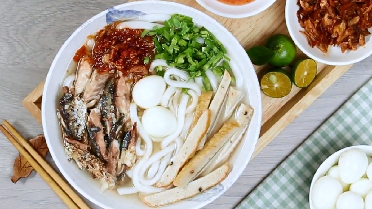 BanhCanhCaNucChien1200 1200x676 1