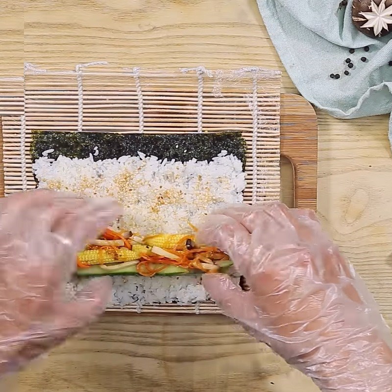 Bước 4 Cuốn sushi Sushi chay nấm rau củ xào