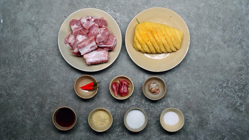 Nguyên liệu món ăn sườn kho thơm (dứa)