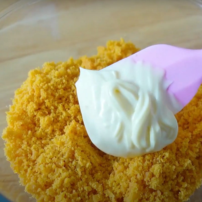 Bước 1 Làm nhân trứng muối Bánh trung thu mochi khoai môn trứng muối