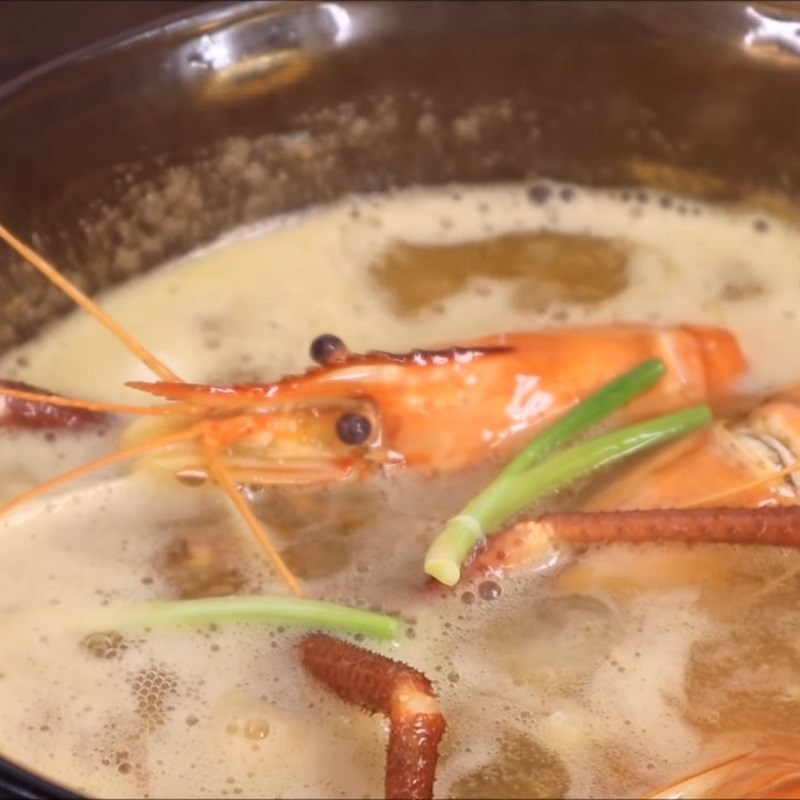 Bước 7 Nấu nước dùng Bánh canh tôm càng trứng cút