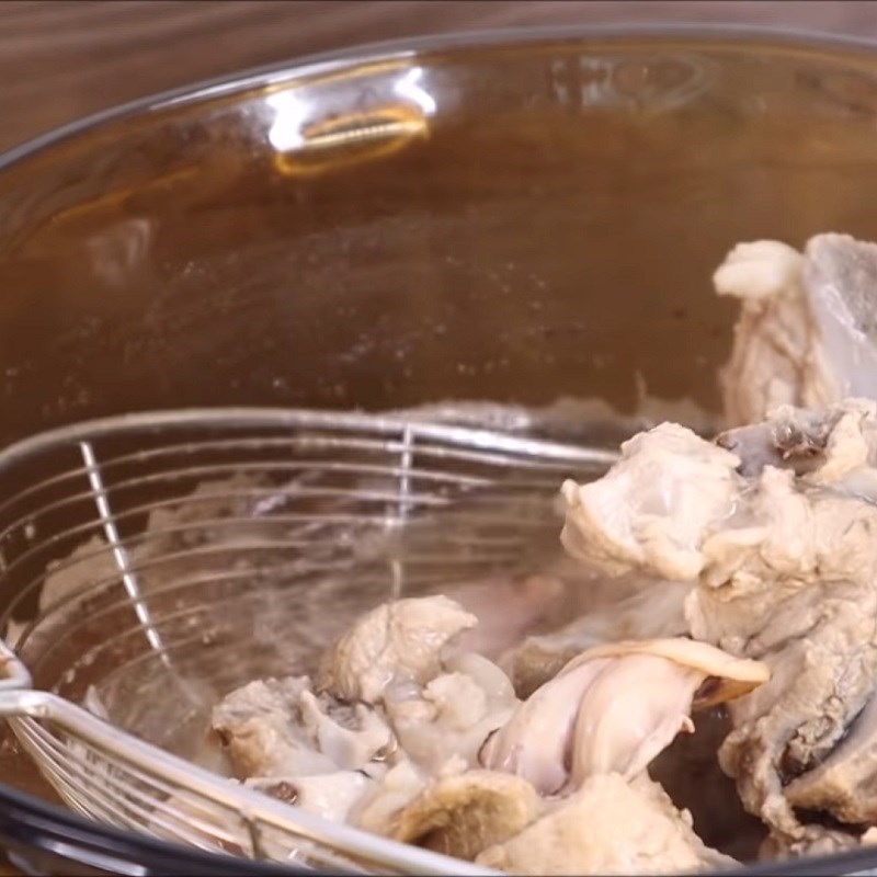 Bước 7 Nấu nước dùng Bánh canh tôm càng trứng cút