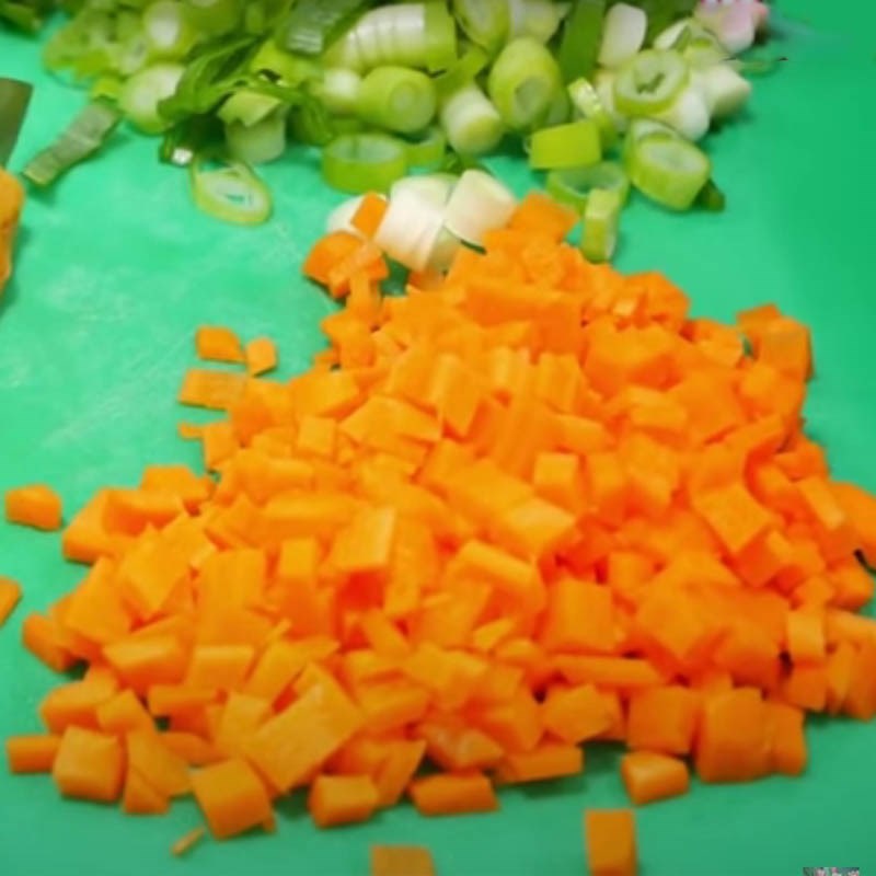 Bước 2 Sơ chế cà rốt Bánh đúc chay kiểu miền Nam