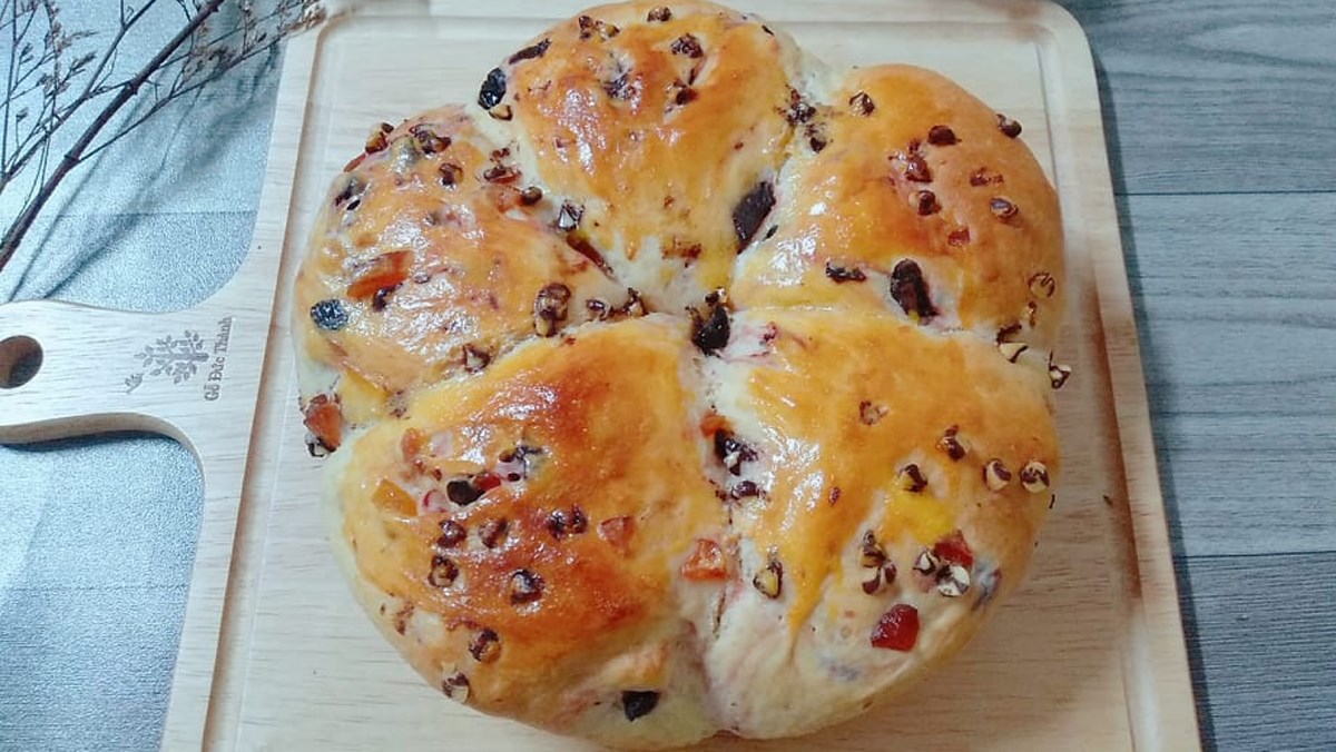 Bánh mì mứt trái cây sấy khô
