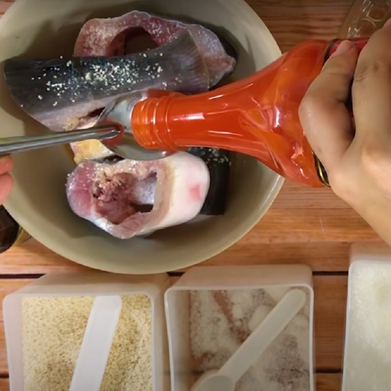 Bước 2 Ướp cá Cá basa kho khế