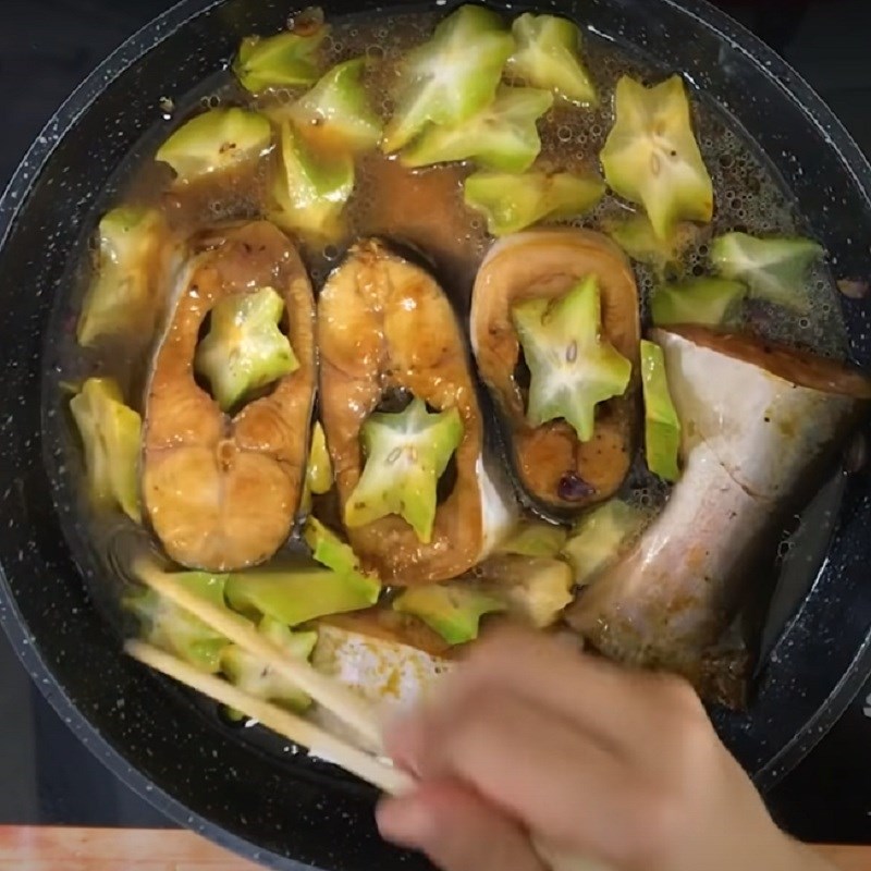 Bước 4 Kho cá Cá basa kho khế