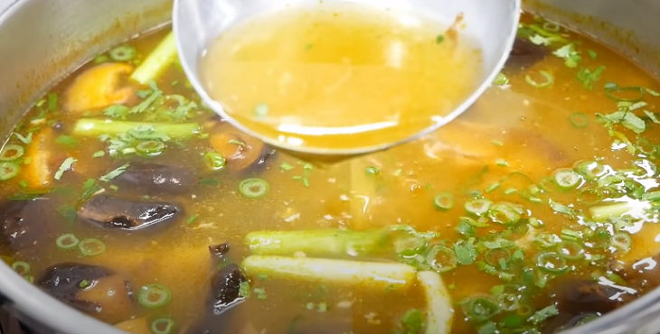 Bước 5 Nấu nước dùng Bánh canh tôm giả cua