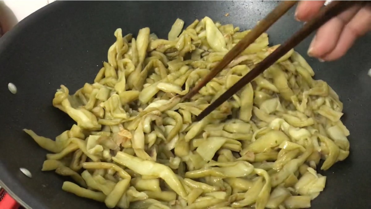 cach lam dua mon xao toi thom ngon don gian ai cung lam duoc avt 1200x676 1